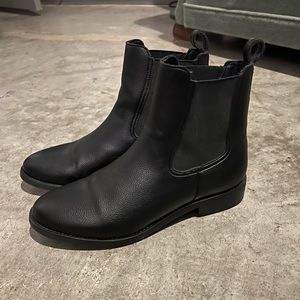 Black Chelsea Thursday boots
